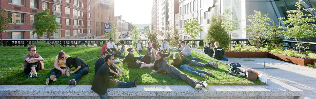 Uma pista elevada abandonada por décadas em Manhattan foi transformada pela prefeitura de Nova York num concorrido parque público. O sucesso da iniciativa pode levá-la a ser aproveitada em outras metrópoles do planeta