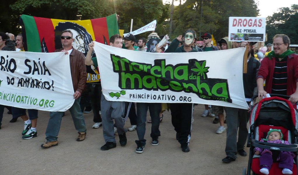 Neste ano, a passeata que deve reunir cerca de 15 mil pessoas na orla de Ipanema, terá uma ala de pais que lutam na Justiça pelo direito dos filhos com doenças graves de terem acesso à planta Cannabis Sativa para fins medicinais