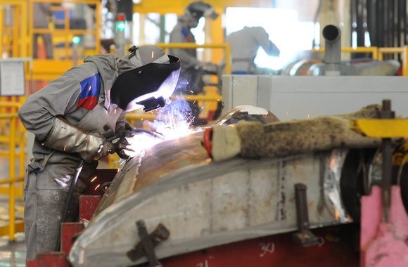 Produção teve a maior queda em 33 meses, de acordo com o Índice de Gerentes de Compras divulgado nesta terça-feira; categoria de bens de investimento mais uma vez foi a que registrou o pior desempenho entre os três subsetores monitorados