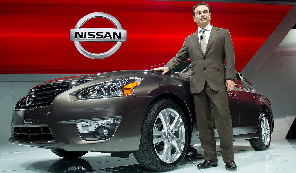 Motor 1.6 16V de 111 cavalos de potência flex será feito, com capacidade de 200 mil/ano, para os modelos Versa e March; segundo Carlos Ghosn, CEO mundial do grupo Renault Nissan, apesar da queda nas vendas do setor no país, o potencial do mercado brasileiro está intacto