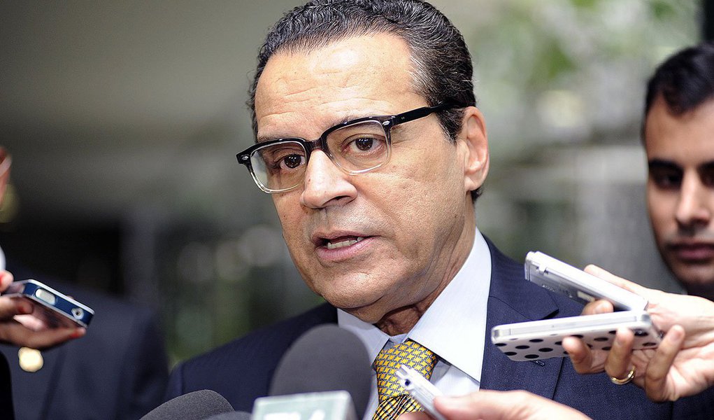 Em balanço sobre o ano, presidente da Câmara dos Deputados (PMDB) anunciou que a Casa deve votar emenda constitucional de reforma política, no próximo ano, "para discutir o fim do voto obrigatório, o financiamento das campanhas e a reeleição no Executivo" 