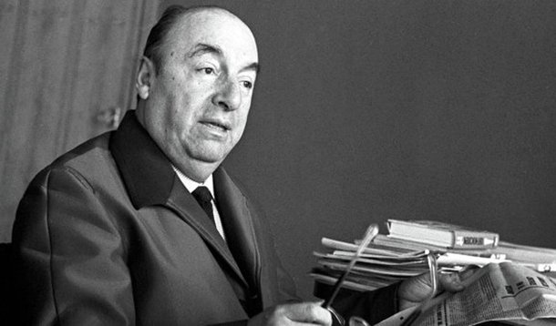 Textos do prêmio Nobel de Literatura chileno foram encontrados em caixas com manuscritos de obras do poeta, que serão publicados em um livro no fim do ano; são seis poemas sobre amor e mais 14 de outros temas escritos a partir de 1956