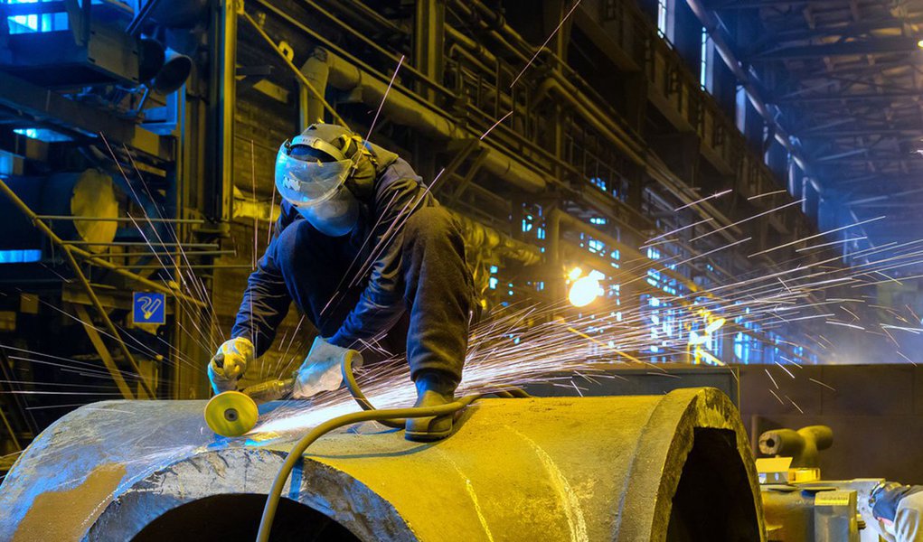 Previsão anterior era de 2%, de acordo com o Relatório Trimestral de Inflação, do Banco Central; o IPCA, ainda segundo o documento, subirá 6,4% neste ano pelo cenário de referência, ante previsão anterior de 6,1%, praticamente no teto da meta do governo