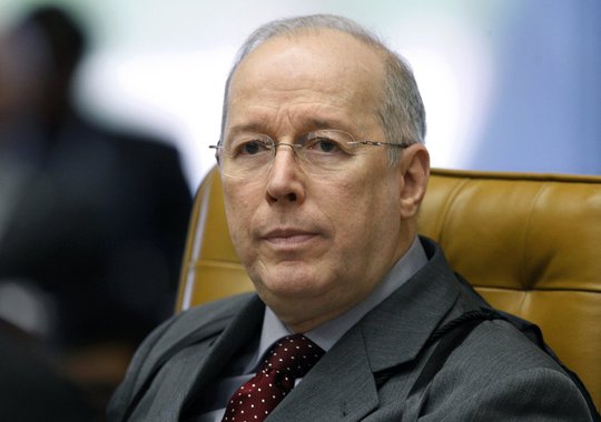 Folha da Manhã S/A questionou no STF decisão que determina a publicação nas páginas do jornal a íntegra de uma decisão condenatória por danos morais; jornal havia sido condenado por ter publicado em 2004, no caderno Folha Ribeirão, matéria que acusava um investigador de polícia de envolvimento em um homicídio; ministro Celso de Mello arquivou o caso