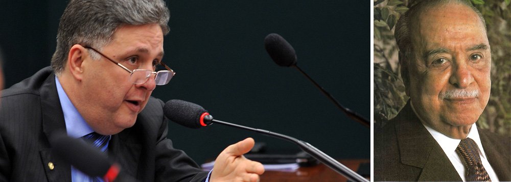 Deputado federal Anthony Garotinho (PR-RJ) discursou na Câmara nesta quarta (7) sobre a ligação do fundador das Organizações Globo, jornalista Roberto Marinho, morto em 2003, com a ditadura militar; parlamentar leu trechos de telegrama que, segundo ele, revelam a intimidade de Roberto Marinho com o embaixador dos EUA no Brasil, Lincoln Gordon; "Vivemos muitos anos sob ditadura porque homens da imprensa sob o manto da liberdade de imprensa faziam negócios com o poder", afirmou