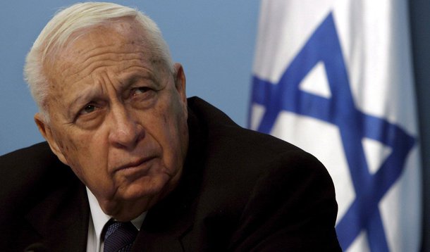 Em coma desde um derrame em 2006, o ex-primeiro-ministro de Israel piorou, passando para "extremamente crítico" depois que sofreu uma disfunção renal; ex-general e líder de direita ficou conhecido por executar uma dramática reviravolta com a saída de Gaza, em 2005