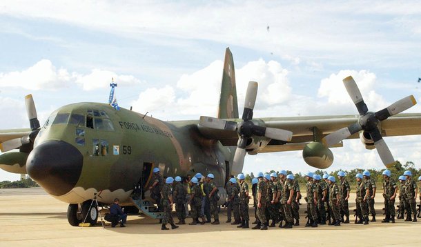 Em um desafio direto para o avião cargueiro Hércules, da Lockheed Martin, a Embraer promete um jato que voa mais alto, mais cheio e mais rápido – a um preço menor