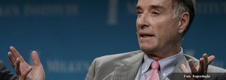 Eike Batista teria contratado advogados especialistas em litígios corporativos, que trabalharam na falência da operadora energética Enron, no momento em que sua petrolífera, a OGX, considera pedir recuperação judicial no Brasil; informação, da agência Bloomberg, é de duas fontes do mercado