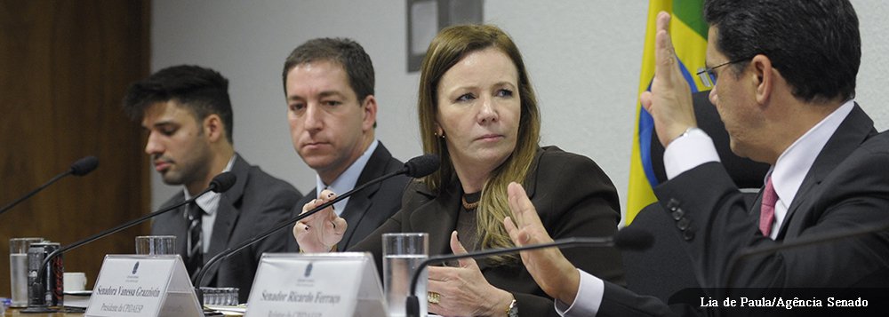 Pauta:
CPI/Espionagem - A ComissÃ£o Parlamentar de InquÃ©rito (CPI) da Espionagem ouve o jornalista britÃ¢nico Glenn Greenwald e seu companheiro, David Miranda, sobre as denÃºncias de espionagem do governo dos Estados Unidos no Brasil.

Mesa E/D:
Davi