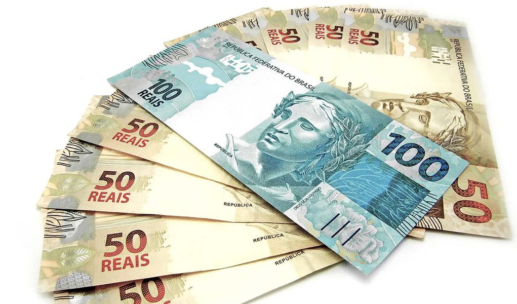 Influenciada pelo elevado volume de emissão de títulos públicos prefixados, a Dívida Pública Federal (DPF) cresceu em outubro e fechou o mês passado em R$ 2,022 trilhões, com alta de R$ 33,6 bilhões em relação ao estoque registrado em setembro