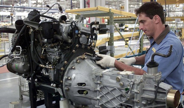 Índice de Atividade Econômica (IBC-Br) registrou em julho queda de 0,33% ante o mês anterior, mostrou o Banco Central; o indicador mostrou alta de 2,60%, no entanto, na comparação com julho de 2012 e acumula em 12 meses avanço de 2,30%