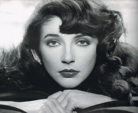 "Estou muito contente de anunciar que farei alguns shows em agosto e setembro", disse ela no site (www.katebush.com). "Espero que vocês consigam se juntar a nós e estou ansiosa para vê-los lá"; relembre seu maior sucesso: Wuthering Heights