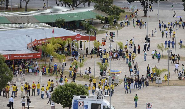 A partida entre o Brasil e a Holanda, amanhã (12) às 17h, na disputa do terceiro e quarto lugares, será a última do Mundial realizada na capital. A partir da meia-noite de hoje (11), o esquema de segurança no entorno do Estádio Mané Garrincha será montado
 
3