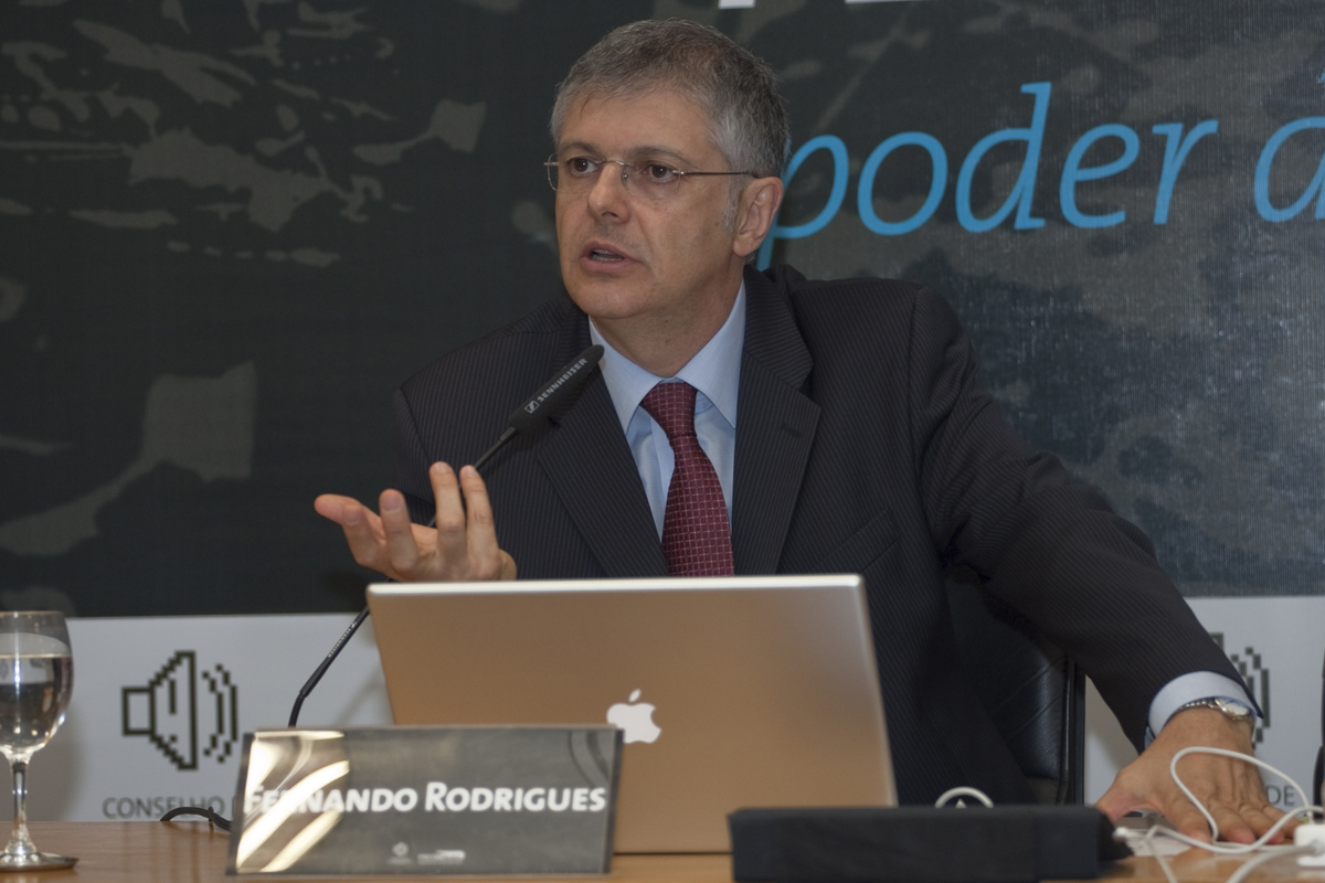 Fernando Rodrigues, jornalista Folha S P. A Nova ordem Politica Empurrada pela revolucao das Midias Sociais. O poder da internet e da comunicacao descentralizada. Fecomercio, Sao Paulo, 25mar11.