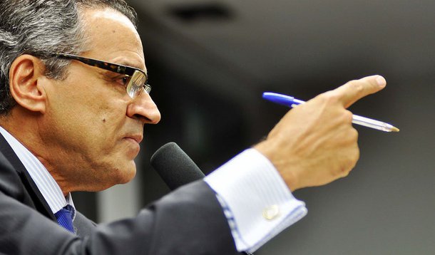 Câmara também terá comissão externa para acompanhar as investigações sobre a morte do cinegrafista Santiago Andrade; atingido por um rojão durante uma manifestação no Rio de Janeiro