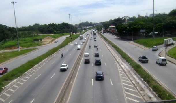A Agência Nacional dos Transportes Terrestres informo que cinco grupos, entre consórcios e empresas, apresentaram propostas para disputar o leilão das BRs 060/153/262, que cortam o Distrito Federal e os estados de Goiás e Minas Gerais; vão participar da disputa as empresas Triunfo Participações e Investimentos, Invepar, Companhia de Participações em Concessões, além dos consórcios integrados pela Ecorodovias e pela Queiroz Galvão