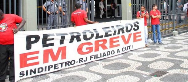 Na madrugada, os petroleiros que embarcariam na P-55, plataforma recém-construída que entraria em produção neste final de semana na Bacia de Campos, aderiram à greve e não embarcaram; o Sindicato dos Petroleiros do Norte Fluminense informou também que os trabalhadores da plataforma de Garoupa (PGP-1), que estavam na escala de embarque de sexta (18) à noite, também aderiram ao movimento; eles reivindicam reajuste salarial