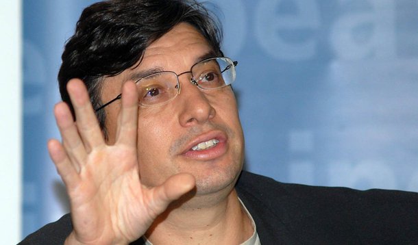 Para economista, país mostra crescimento mais 'qualificado', com base em investimentos, e deve se manter nessa trajetória, sem deixar de combater a desigualdade: "Brasil está se reposicionando no mundo", afirma o presidente da Fundação Perseu Abramo e ex-presidente do Instituto de Pesquisa Econômica Aplicada (Ipea); "Esse PIB dá resposta a várias questões"