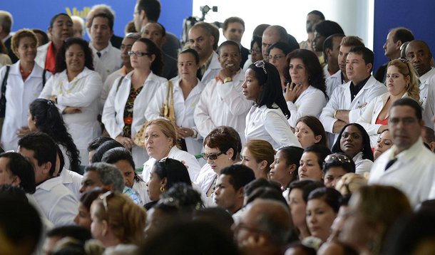 Os 33 médicos cubanos cadastrados no programa "Mais Médicos" trabalharão em Unidades Básicas de Saúde de 11 cidades do Distrito Federal, o que ampliará a cobertura da atenção básica na região