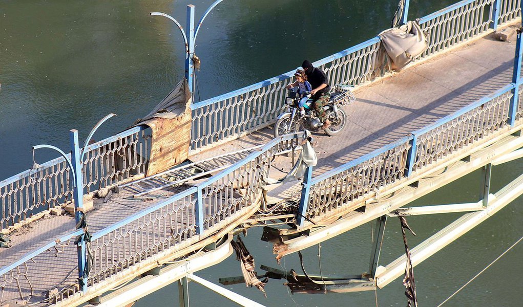 Peritos das Nações Unidas que estiveram na Síria para investigar violações aos direitos humanos advertiram nesta quarta-feira 11 que uma ação militar vai intensificar o sofrimento da população que permanece no país, afastando uma solução negociada para a guerra civil; "Não há solução militar", asseguram os peritos