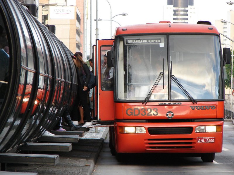 Por outro lado, segundo o presidente da CPI dos Ônibus, Jorge Bernardi (PDT), os representantes do Sindicado das Empresas de Ônibus de Curitiba e Região Metropolitana admitiram haver lucro operacional