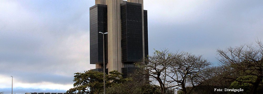 Foi o quinto aumento seguido desde abril, dos quais quatro com variação de 0,5 ponto percentual, em linha com as expectativas dos analistas financeiros, como mostra o boletim Focus divulgado na última segunda-feira (7) pelo BC; a ata da última reunião do Copom (dias 27 e 28 de agosto) já manifestava a tendência de a autoridade monetária manter o processo de alta da Selic