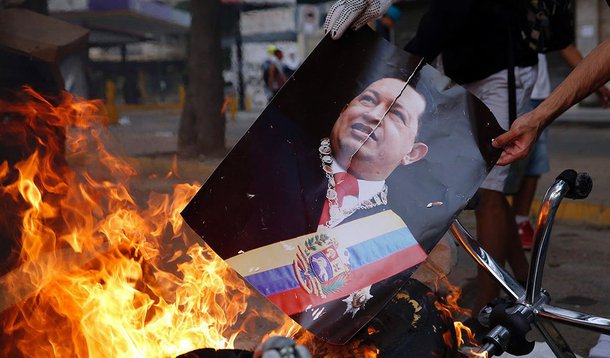 Governo de Nicolas Maduro e oposição firmaram acordo durante a segunda reunião de diálogo, feita nessa terça-feira em Caracas com a presença de representantes do Vaticano, Brasil, Equador e da Colômbia; segundo Ramón Guillermo Azevedo, secretário da coligação Mesa de Unidade Democrática (MUD), da oposição, a comissão será composta por personalidades da sociedade venezuelana e deverá analisar 60 denúncias de casos de tortura e maus-tratos que ocorreram no país