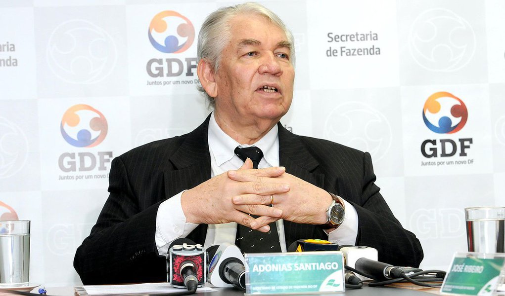 Mais de R$ 213 milhões serão restituídos aos consumidores em 2014, por meio do "Nota Legal", conforme o anúncio realizado pela Secretaria de Fazenda; os créditos poderão ser utilizados para abatimento no IPTU e IPVA a partir desta sexta-feira (10); "Este ano temos quase 800 mil conveniados cadastrados no Nota Legal, para que possam reduzir seus impostos", afirmou o secretário de Fazenda, Adonias Santiago