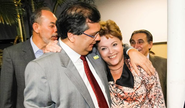 Levantamento aponta o pré-candidato a governador Flávio Dino (PCdoB) com 55,3% das intenções de voto, seguido por Luis Fernando Silva (PMDB) com 13,5% e Eliziane Gama (PPS) com 6,9%; num único cenário para eleição presidencial, a presidente Dilma Rousseff teria 58,7% das intenções de votos no Maranhão, seguida por Aécio Neves (9,3%) e Eduardo Campos, com 7,1%