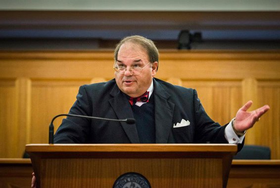 Decisão foi do juiz federal dos Estados Unidos Richard Leon, em documento de 68 páginas; ela está sujeita a recurso, mas, se mantida, pode conduzir à proibição das ações da NSA; "Não posso imaginar uma invasão mais arbitrária e indiscriminada do que este armazenamento de dados pessoais sobre praticamente todos os cidadãos", afirmou