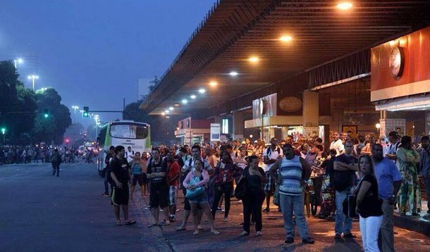 O Tribunal Regional do Trabalho (TRT) do Rio de Janeiro julgará na próxima segunda-feira (2) o dissídio coletivo de greve interposto pelo Sindicato das Empresas de Ônibus da Cidade do Rio de Janeiro (Rio Ônibus) contra o sindicato dos motoristas e dos cobradores de ônibus, o Sintraturb; a categoria reivindica reajuste salarial de 40%, índice maior que o acertado entre o sindicato e os empresários, de 10% dentro do dissídio anual discutido entre as duas partes