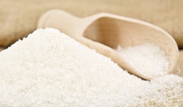 A partir de hoje, qualquer tipo de açúcar de cana não refinado deixará de pagar IPI. Decreto publicado no Diário Oficial da União zerou a alíquota do imposto sobre o açúcar amorfo, categoria que engloba açúcares do tipo cristal e mascavo