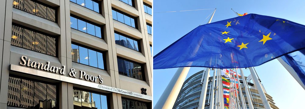Nota foi de 'AAA' - a melhor possível - para 'AA+'; agência alega que a credibilidade dos 28 membros do grupo caiu, bem como a coesão entre eles; em contrapartida, Grã-Bretanha continua a surpreender e registra crescimento do PIB de 0,8 por cento no período de julho a setembro ante os três meses anteriores