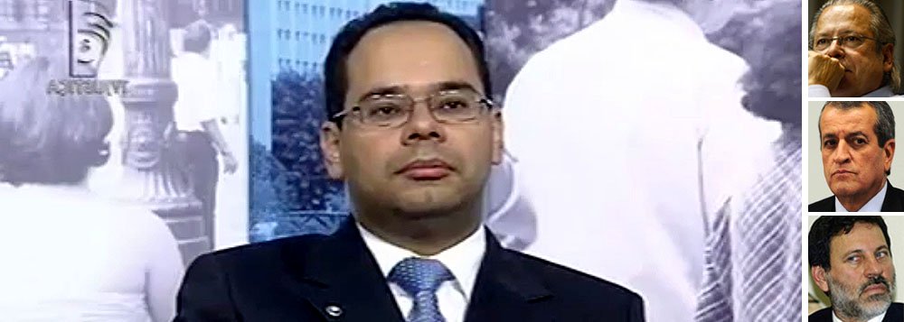 Publicada no último dia 20, uma portaria da Vara de Execuções Penais (VEP) do Distrito Federal determinou que apenas detentos que já tenham autorização para trabalho externo ou que já tenham deixado a prisão nos últimos 12 meses possam usufruir do chamado "saidão" nas celebrações de final de ano; se quiserem tentar a saída, condenados na Ação Penal 470 que estão na prisão, como José Dirceu, Valdemar Costa Neto e Delúbio Soares, terão de ir à Justiça e pedido seria analisado pelo juiz Bruno Ribeiro, nomeado por Joaquim Barbosa e filho de um político do PSDB