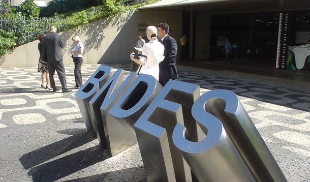 Construção do anexo é resultado do aumento das atividades do banco e da ampliação de suas áreas de atuação; em 2002, o banco tinha 1,8 mil empregados e desembolsos de R$ 45 bilhões; no ano passado, os funcionários somavam 2,8 mil, entre próprios e terceirizados, do total de 2,814 mil autorizados pelo Departamento de Coordenação e Governança das Empresas Estatais (Dest), e os desembolsos atingiram R$ 190 bilhões