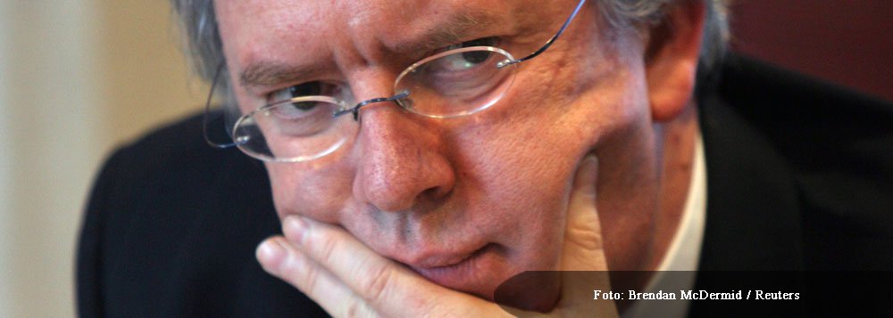 "Apesar de haver sinais de que a economia brasileira está começando a se recuperar, a visão da Moody's é que, se e quando a recuperação se materializar, não é provável que será forte o suficiente para restaurar a tendência positiva nas métricas de crédito do Brasil", afirmou o analista de crédito soberano da Moody's Mauro Leos