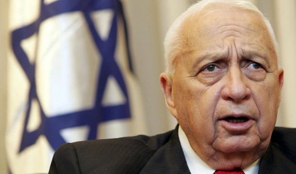 A saúde do ex-primeiro-ministro israelense Ariel Sharon continua em estado crítico, depois de o seu quadro clínico ter piorado nas últimas 24 horas por causa de uma insuficiência renal; ele encontra-se "entre a vida e a morte", indicaram fontes médicas em declarações citadas pela imprensa local