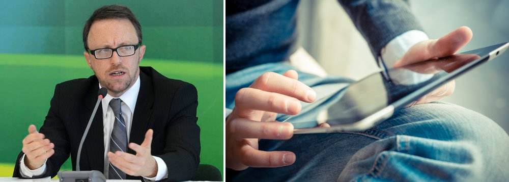 Levantamento nacional divulgado nesta sexta-feira 7 pelo ministro-chefe da Secretaria da Comunicação Social, Thomas Traumann, aponta internet como o meio de comunicação que mais cresce entre os brasileiros; um quarto da população já acessa a rede diariamente, com uma intensidade média de 3h39 minutos por dia; é mais tempo do que os telespectadores passam em frente à TV; crise da mídia impressa é total: 75% dos entrevistados afirmaram que não leem mais jornais; mídia mudou de forma veloz, radical e irreversível