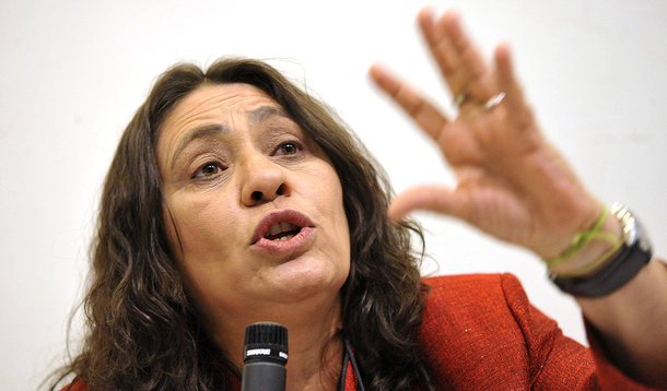 Jornalista Tereza Cruvinel avalia as últimas pesquisas, que revelam queda da presidente Dilma Rousseff (PT) e piora na imagem do governo federal; para ela, chama a atenção o índice de votos brancos e nulos, que, segundo o Ibope, são hoje 24% do eleitorado; Cruvinel entende que esta parcela dos eleitores "pode estar querendo mudanças, mas não credenciando os candidatos de oposição como agentes ideais para implementá-las, dividem-se entre o apoio a Dilma e o voto nulo ou em branco"