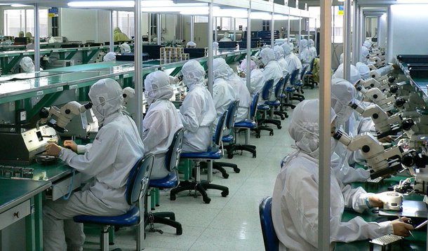 Índice de Gerentes de Compras (PMI, na sigla em inglês) oficial caiu para 50,2 em fevereiro, nível mais baixo em 8 meses, mostrou uma pesquisa do governo; "A julgar pela demanda de mercado e produção em algumas indústrias, nós esperamos que o crescimento econômico permaneça estável no futuro", disse Zhang Liqun, economista no Centro de Pesquisa de Desenvolvimento