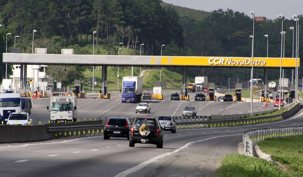 Começou a vigorar os novos valores de pedágio da Ponte Rio-Niterói, que liga a capital fluminense à cidade de Niterói, e na Rodovia Presidente Dutra (BR-116), ligando a região metropolitana de São Paulo ao Rio de Janeiro; o reajuste foi autorizado pela Agência Nacional de Transportes Terrestres (ANTT); o aumento chegou a 6,12% na Ponte Rio-Niterói – a tarifa subiu de R$ 4,90 para R$ 5,20 para veículos de passeio