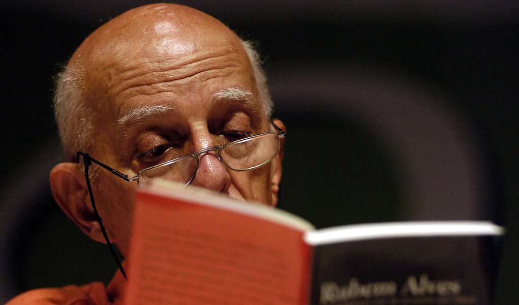 Escritor e educador Rubem Alves, de 80 anos, continua internado no Hospital Centro Médico de Campinas, no interior de São Paulo, onde está desde o dia 10, com pneumonia; segundo boletim médico desta sexta-feira 18, o escritor apresenta agravamento das funções renal e pulmonar