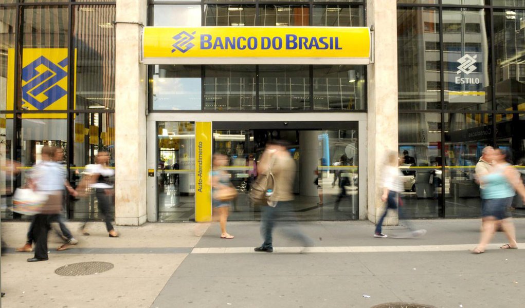 Empréstimo é direcionado a empresas de qualquer porte ou ramo de atividade, e beneficia até mesmo empresários individuais, que poderão pagar o décimo terceiro salário de seus empregados, inclusive os encargos sociais incidentes; dívida poderá ser quitada com o banco em até 15 meses