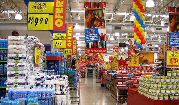 Analistas do mercado financeiro deixaram inalteradas suas projeções para a inflação e o crescimento da economia neste ano, mas reduziram suas expectativas para 2014, quando, segundo as previsões, o IPCA deve ficar em 5,92% e o PIB, 2,13% (ante 2,20% anteriormente); dados são do boletim Focus, do BC