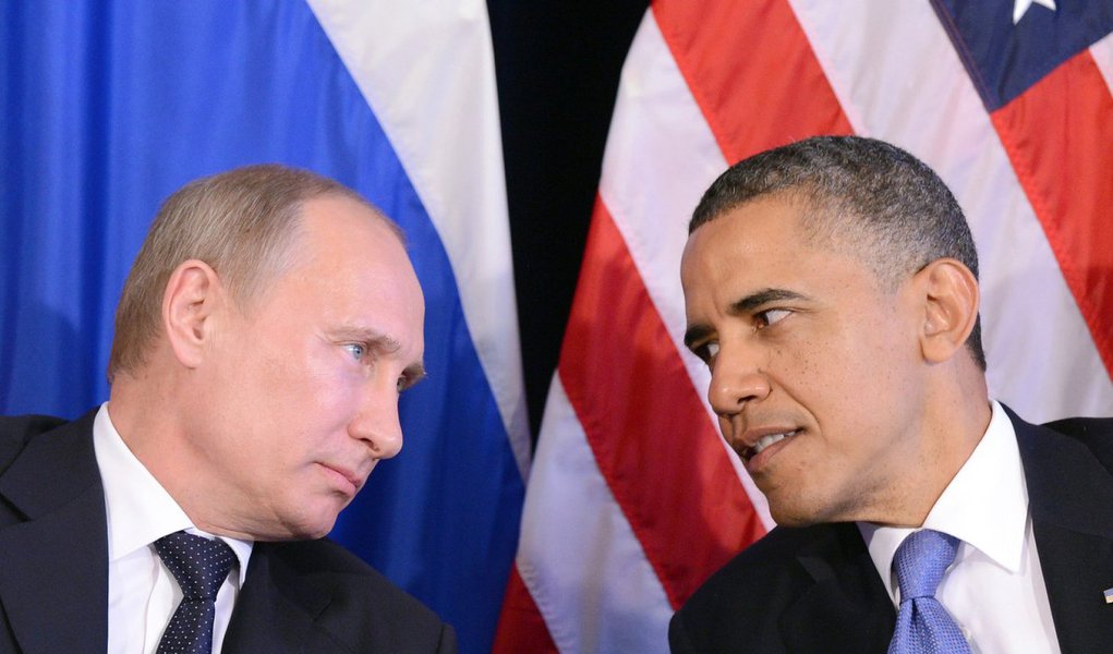 No mesmo dia em que o presidente Vladimir Putin participou, em Brasília, da reunião dos Brics, o governo dos Estados Unidos anunciou novas restrições à economia da Rússia; setores estratégicos foram atacados pelas sanções: bancos, energia, defesa e petróleo; anúncio se dá quando União Europeia se reúne em Bruxelas com pauta de ampliação do boicote ao país