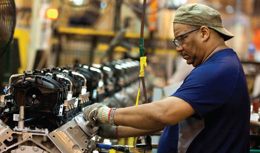 Desta vez, a estimativa de instituições financeiras consultadas semanalmente pelo Banco Central para a expansão do PIB caiu de 1,16% para 1,10%. Para 2015, a estimativa, em queda há seis semanas consecutivas, passou de 1,6% para 1,5%