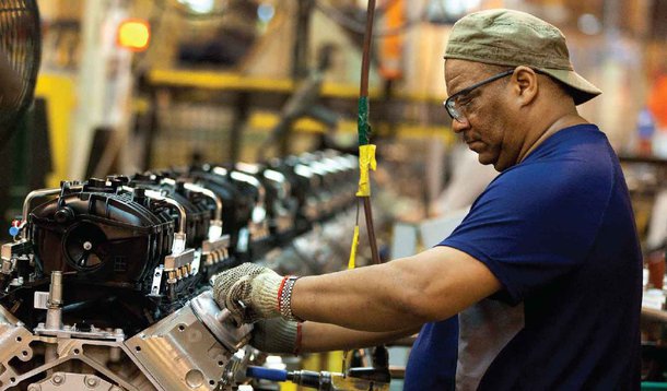 Desta vez, a estimativa de instituições financeiras consultadas semanalmente pelo Banco Central para a expansão do PIB caiu de 1,16% para 1,10%. Para 2015, a estimativa, em queda há seis semanas consecutivas, passou de 1,6% para 1,5%