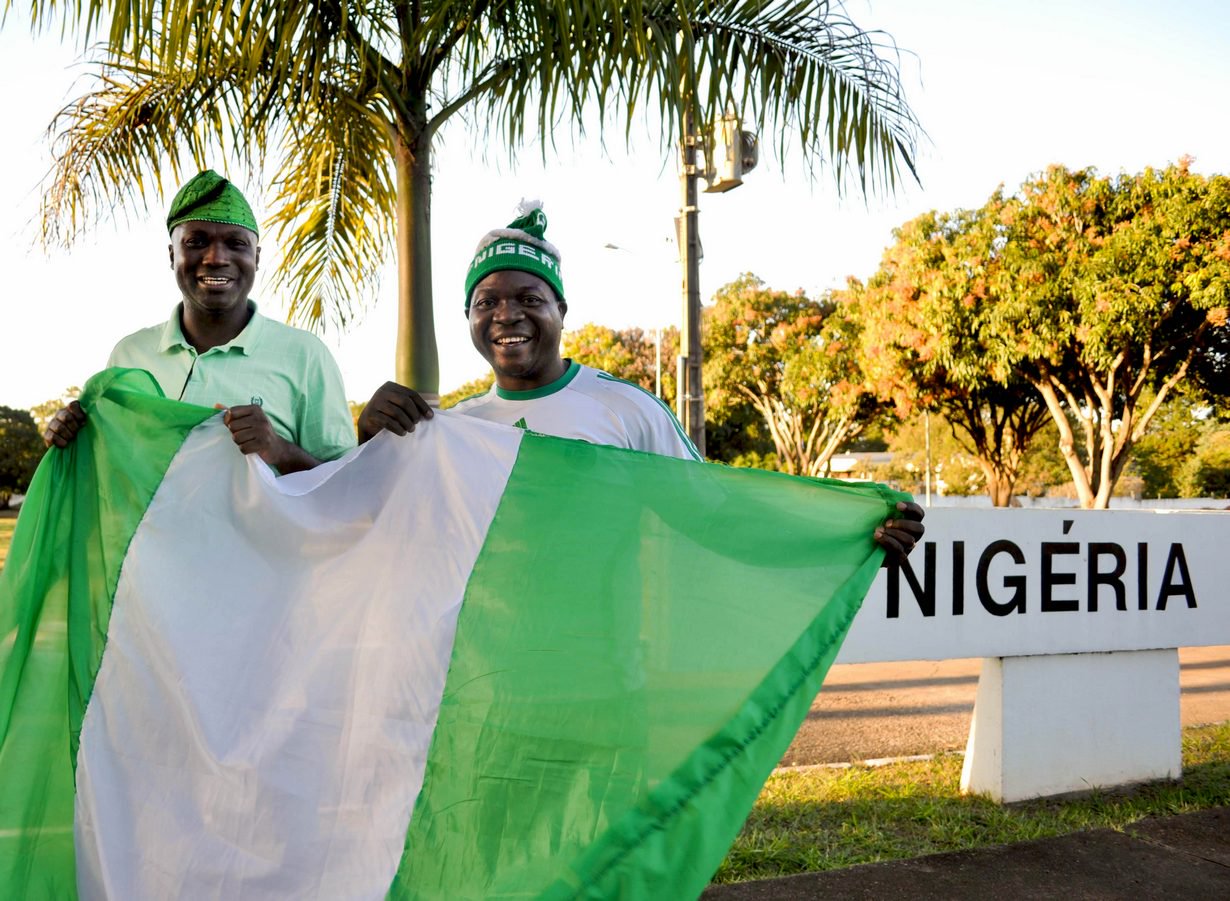 Alegria dos africanos vai marcar presença no Mané Garrincha novamente; depois de Camarões, Gana e Costa do Marfim, é a vez de a Nigéria se apresentar na arena brasiliense, em partida com a França nesta segunda-feira; Nigéria se classificou no grupo da Argentina após superar a favorita Bósnia