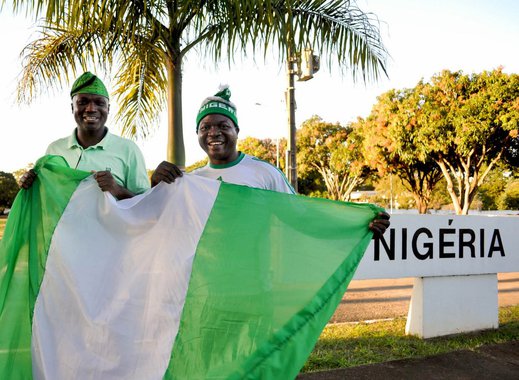 Alegria dos africanos vai marcar presença no Mané Garrincha novamente; depois de Camarões, Gana e Costa do Marfim, é a vez de a Nigéria se apresentar na arena brasiliense, em partida com a França nesta segunda-feira; Nigéria se classificou no grupo da Argentina após superar a favorita Bósnia