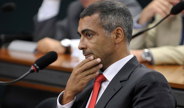 Procurador eleitoral do Rio de Janeiro, Maurício da Rocha Ribeiro, diz que deputado não aparece filiado ao PSB antes do 5 de outubro e, portanto, não pode se candidatar à reeleição na Câmara ou ao Senado; em agosto de 2013, ex-jogador deixou o partido de Eduardo Campos por desavenças, mas voltou no fim de setembro após promessa de sair candidato ao governo do Rio em 2016